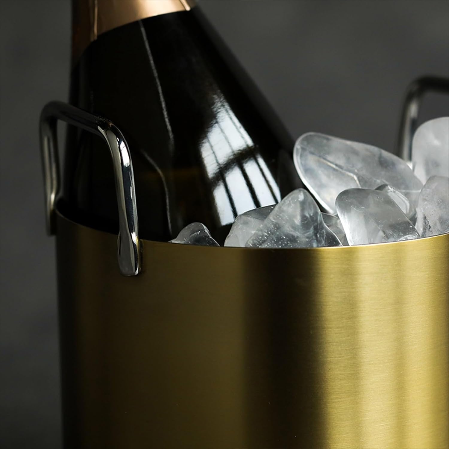 Ice Cube Trays Brushed Matte Gold Stainless Steel Ice Bucket with Comfortable Carry Handle Insulated Ice Bucket Great for Home Bar, Chilling Beer Champagne Ice Bucket For Party