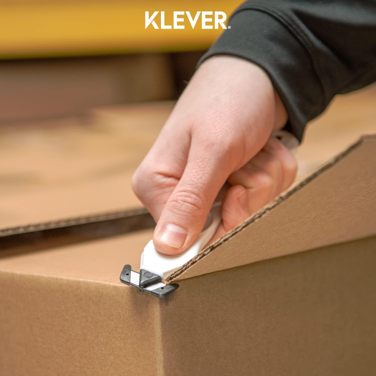 Klever X-Change PLUS box cutter w/Narrow Cut, Utility Knife, Carbon Steel Blade, Lightweight Ergonomic Magnesium Handle, 10/pk (PLS-300XC-20)