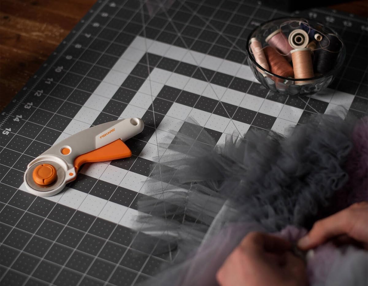 Fiskars Trigger Rotary Cutter, With Blade Ø 45 mm, For Right- and Left-handed Users, Orange/White/Grey, 1003910