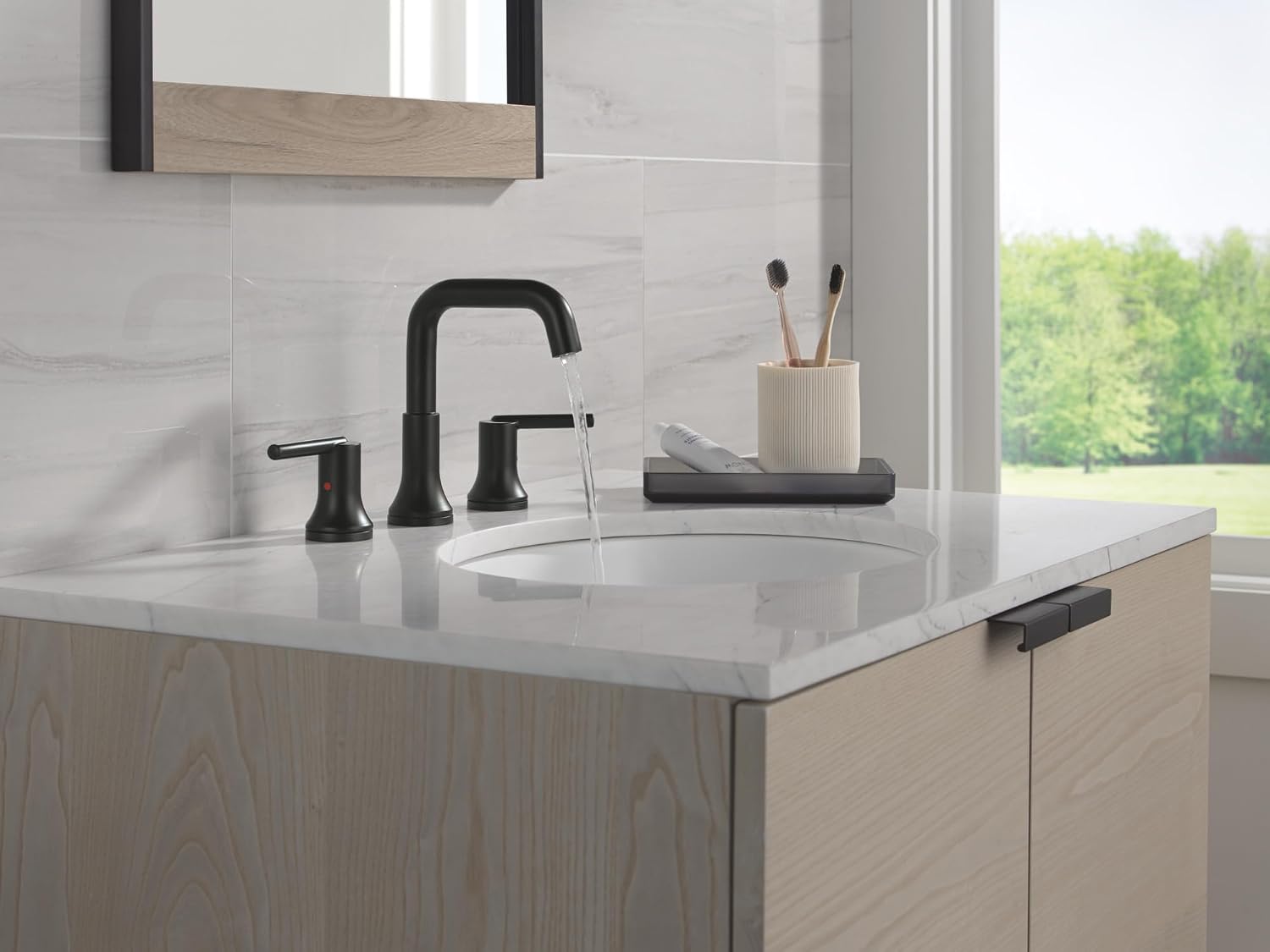 Delta Trinsic U-Spout Widespread Bathroom Faucet, Matte Black 3-Hole Bathroom Sink Faucet, Metal Push-Pop Drain Assembly, Matte Black 3554-BLMPU-DST
