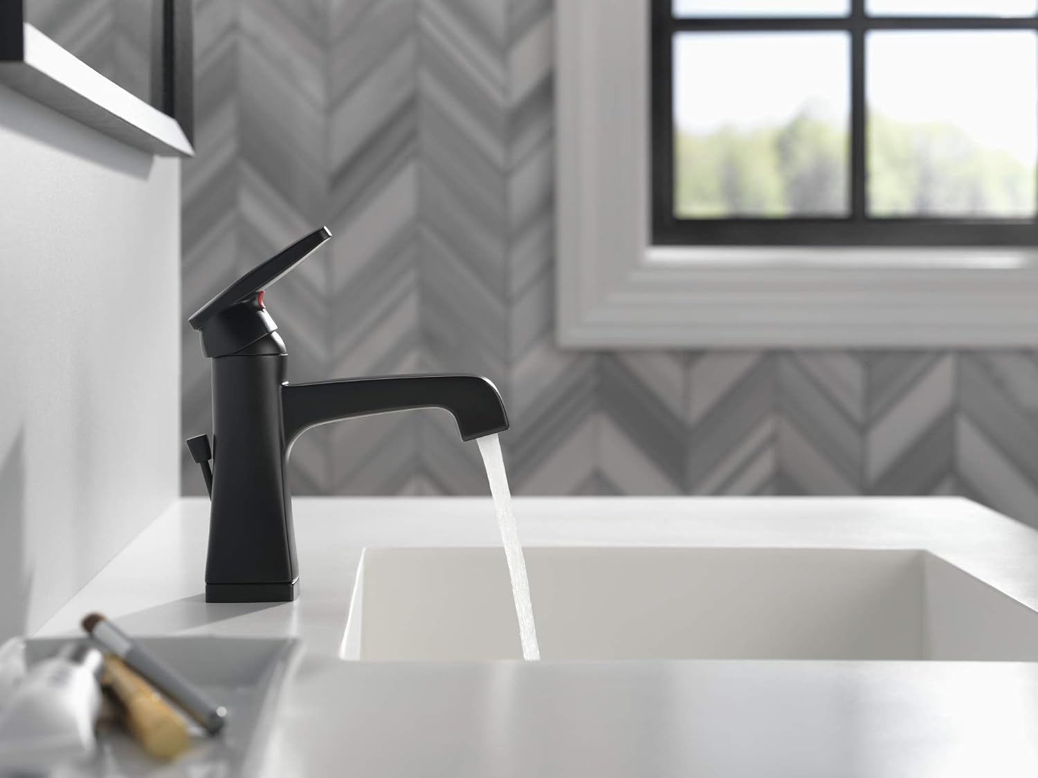 Delta Ashlyn Matte Black Bathroom Faucet 1 Hole, Single Hole Bathroom Sink Faucet for Vanity, Metal Push-Pop Drain Assembly, Matte Black 564-BLMPU-DST