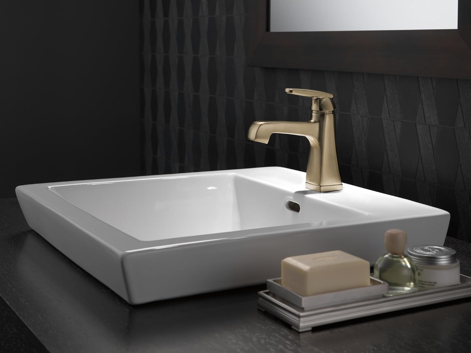 Delta Ashlyn Brushed Gold Bathroom Faucet 1 Hole, Single Hole Bathroom Sink Faucet for Vanity, Metal Push-Pop Drain Assembly, Champagne Bronze 564-CZMPU-DST