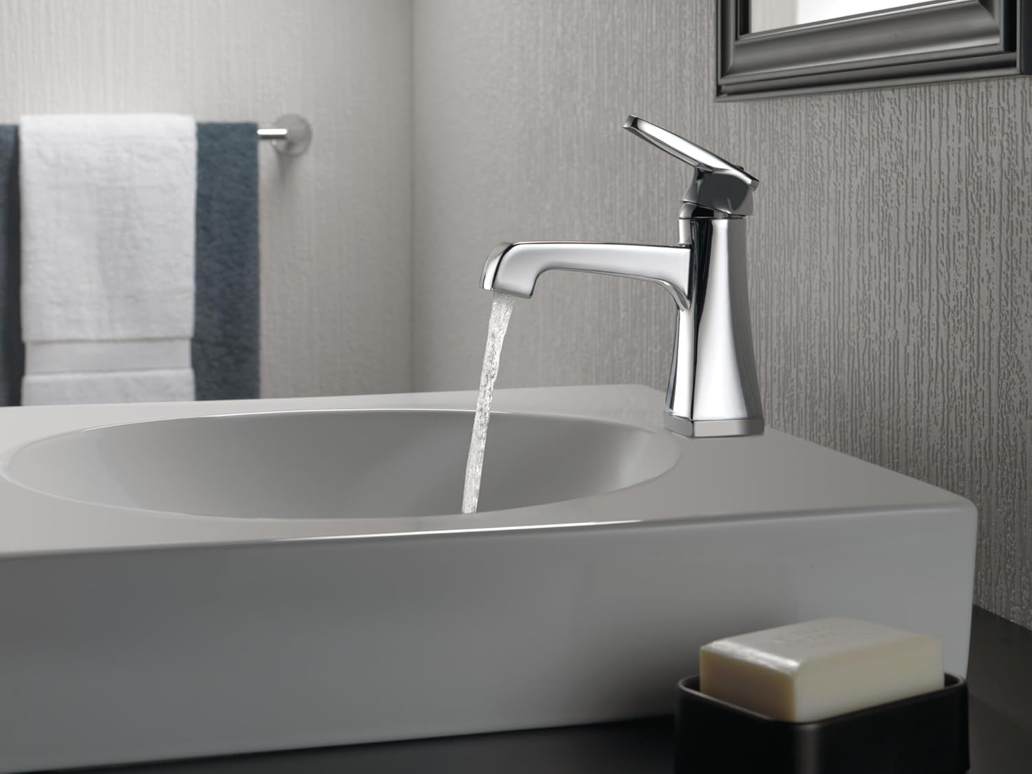 Delta Faucet Ashlyn Single Hole Bathroom Faucet, Single Handle Bathroom Faucet Chrome, Bathroom Sink Faucet, Diamond Seal Technology, Drain Assembly, Chrome 564-MPU-DST