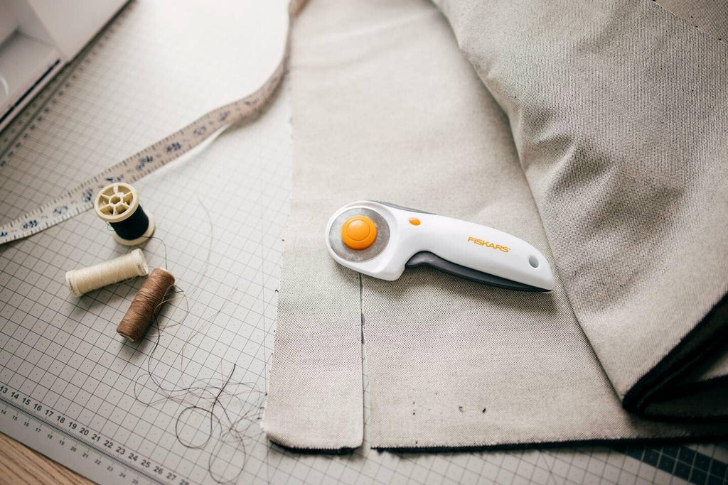 Fiskars Trigger Rotary Cutter, With Blade Ø 45 mm, For Right- and Left-handed Users, Orange/White/Grey, 1003910
