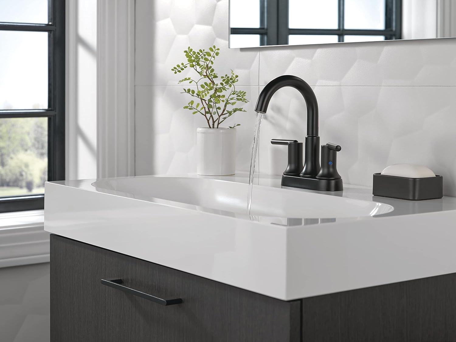 Delta Faucet Trinsic Matte Black Bathroom Faucet, Bathroom Sink Faucet, Centerset, Diamond Seal Technology, Metal Drain Assembly, Matte Black 2559-BLMPU-DST