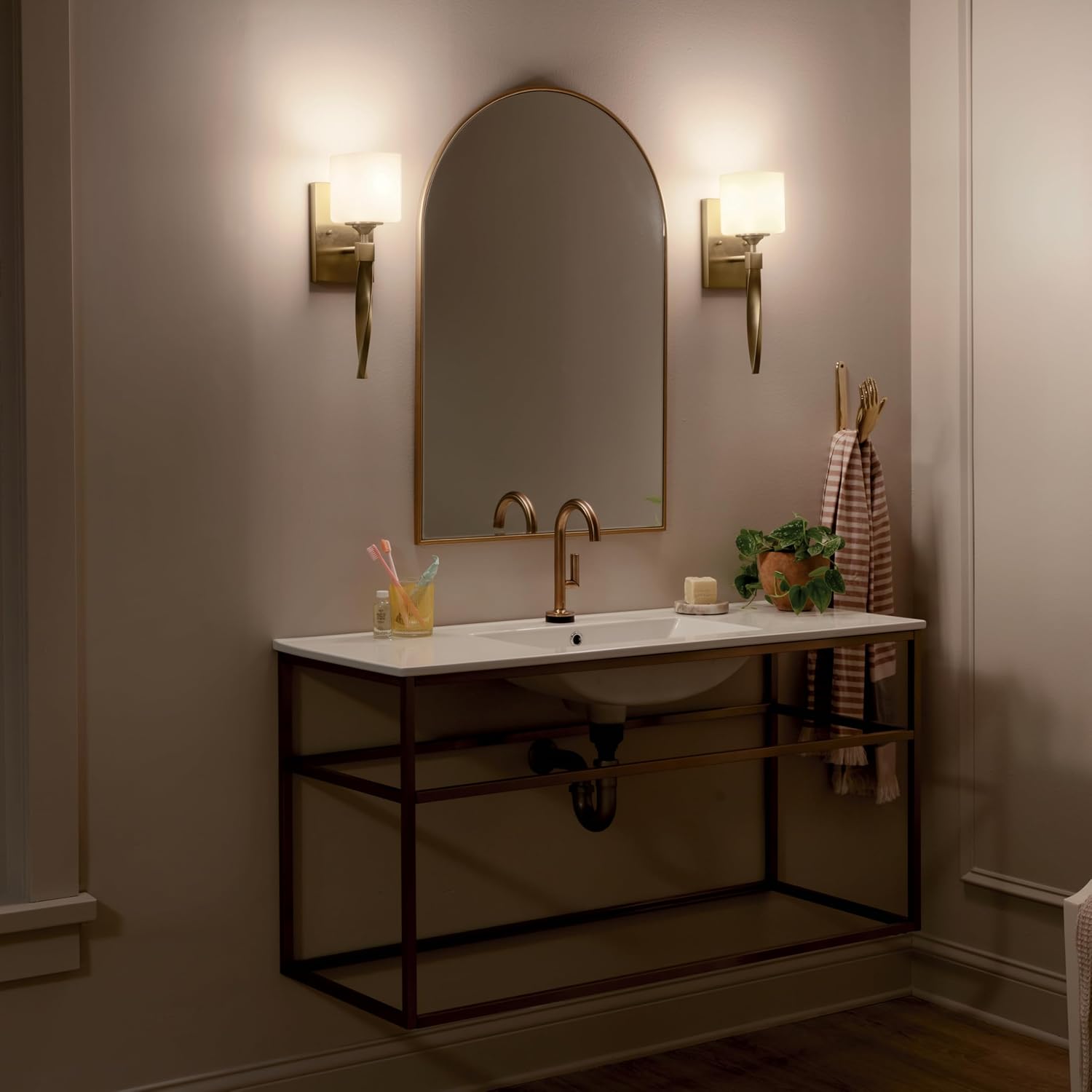 Kichler Marette Light Sconce, 5 inch 1 Light Sconce in Champagne Bronze, (16.25' H x 5.75' D x 5' W), 55000CPZ