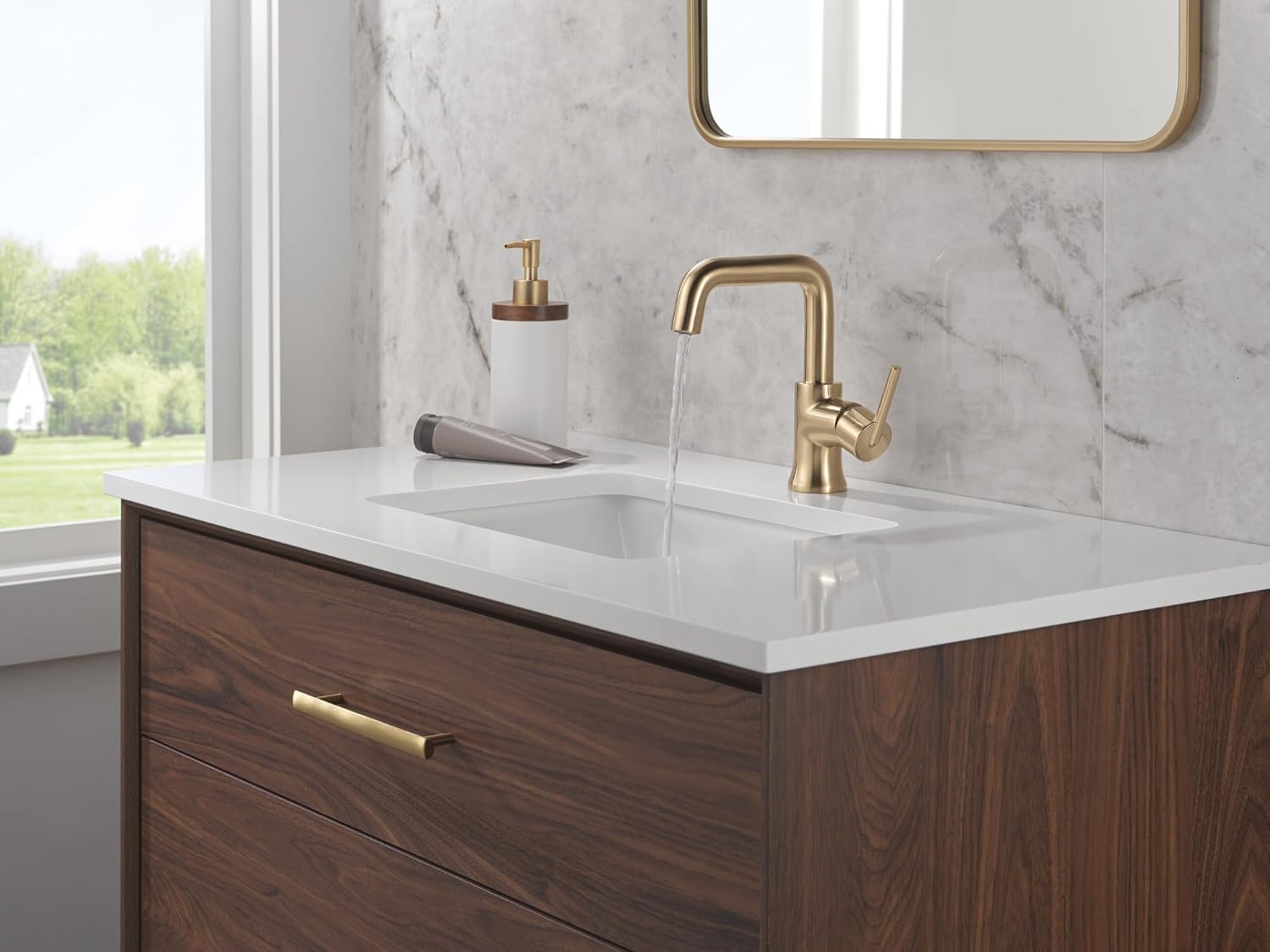 Delta Trinsic U-Spout 1-Hole Bathroom Faucet, Gold Single Hole Bathroom Sink Faucet, Metal Push-Pop Drain Assembly, Champagne Bronze 554HAR-CZ-DST