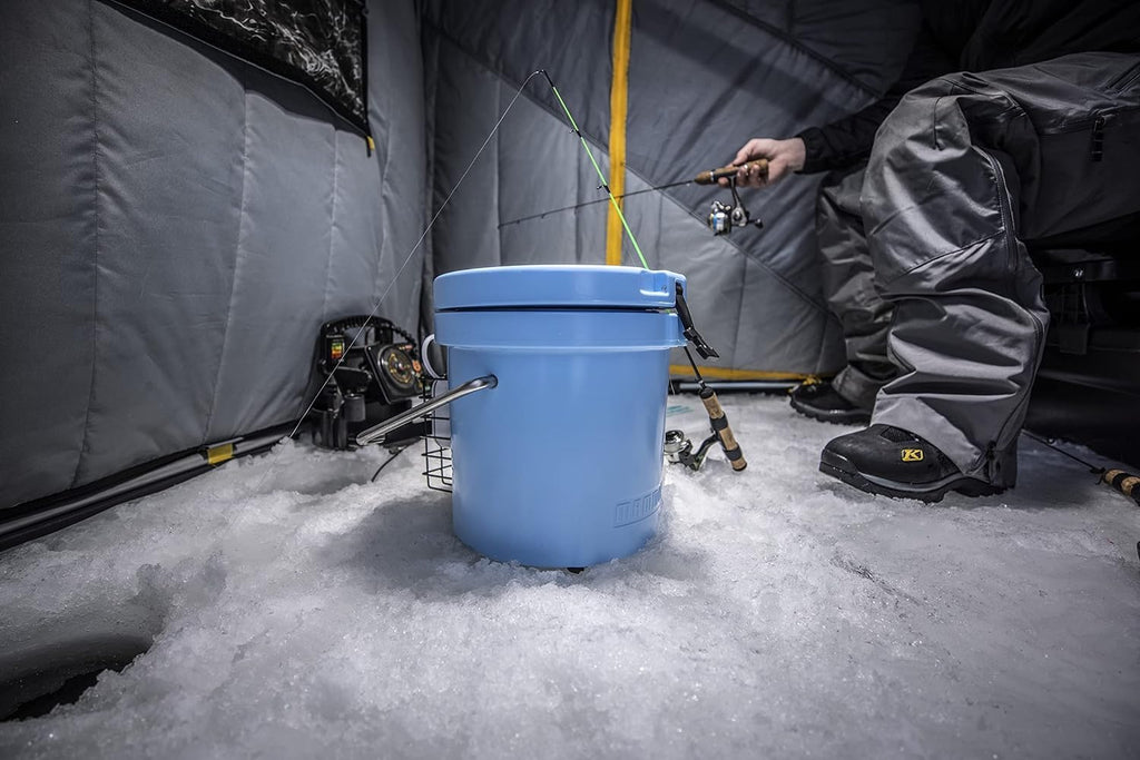 Mammoth Live Bait Bucket, Insulated Bait Bucket with 10 Quart Capacity, Great for Daily Trips and Fishing Tournaments