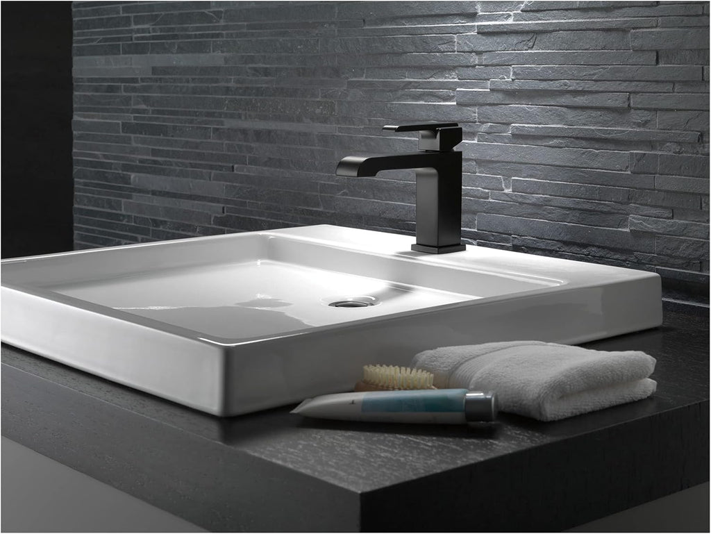 Delta Faucet Ara Single Hole Bathroom Faucet, Single Handle Bathroom Faucet Chrome, Bathroom Sink Faucet, Chrome 567LF-LPU