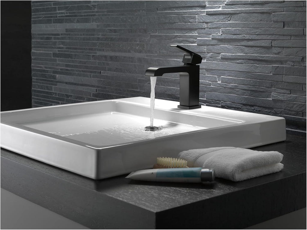 Delta Faucet Ara Single Hole Bathroom Faucet, Single Handle Bathroom Faucet Chrome, Bathroom Sink Faucet, Chrome 567LF-LPU