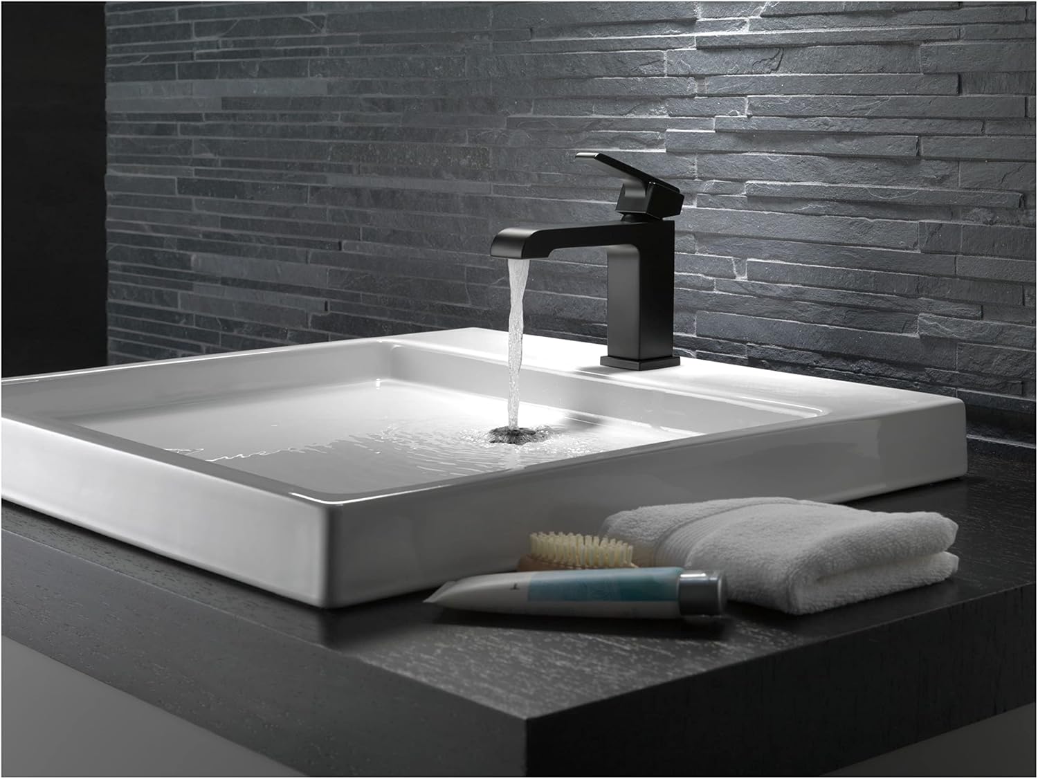Delta Faucet Ara Single Hole Bathroom Faucet, Single Handle Bathroom Faucet Chrome, Bathroom Sink Faucet, Chrome 567LF-LPU